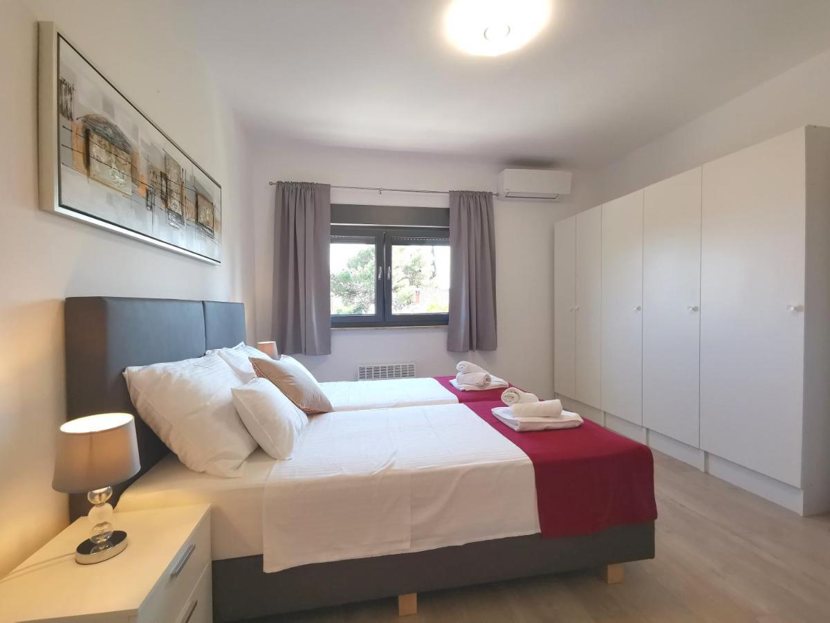 Apartment Pineta With Terrace & Park Wood View Pula Ngoại thất bức ảnh